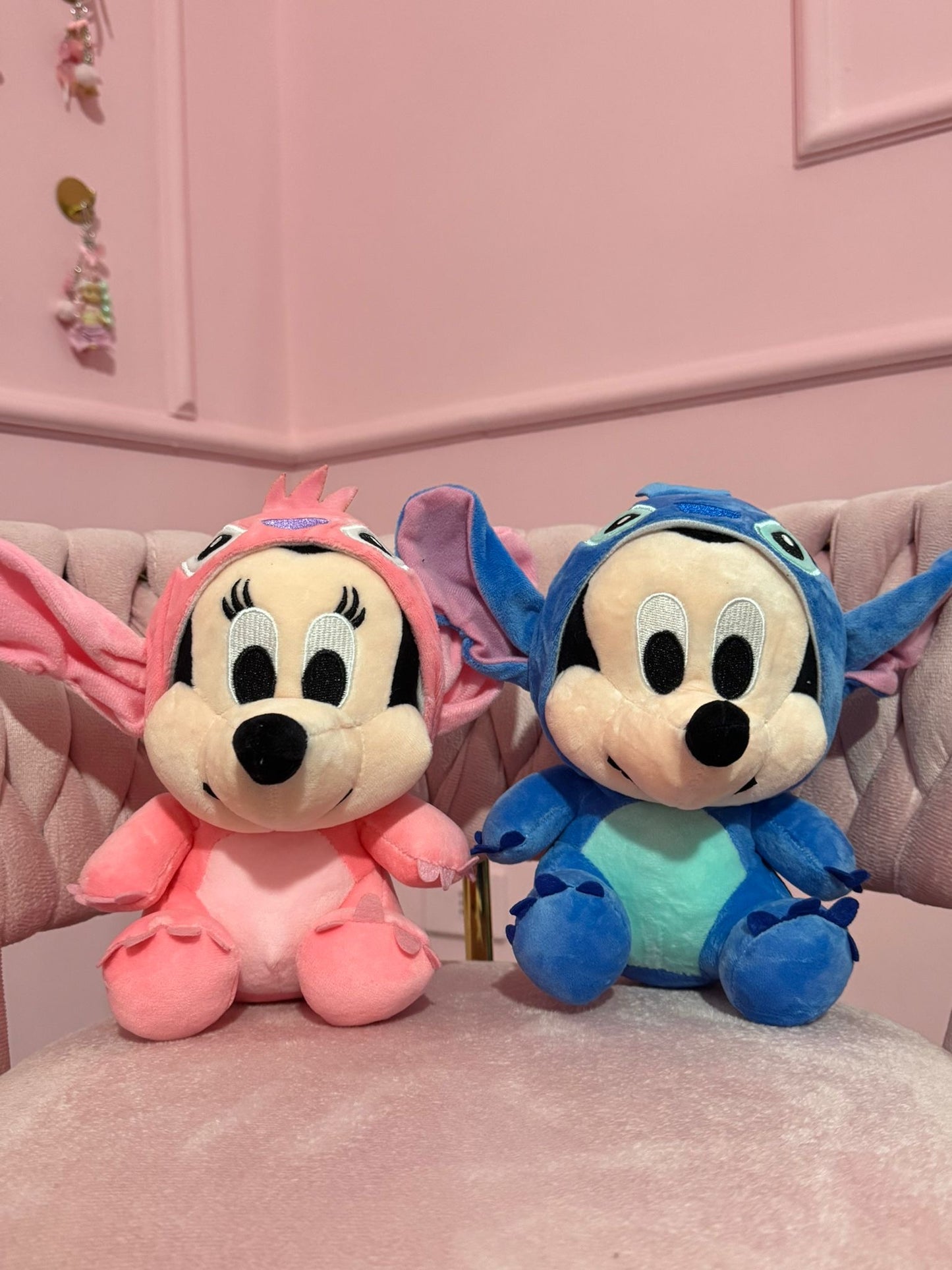 Peluche Stitch X Topolino
Peluche Stitch Angel X Minnie 25cm
